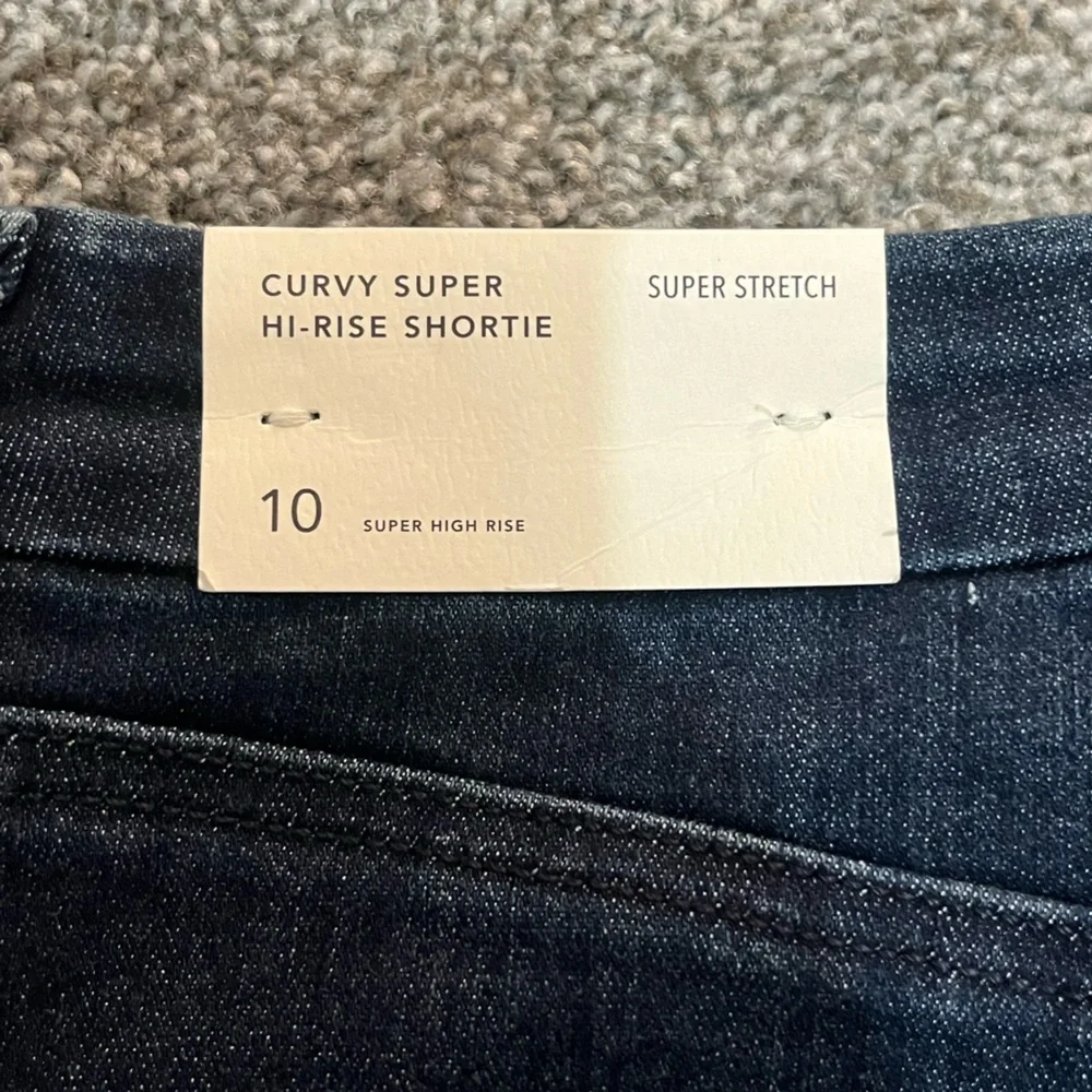 American Eagle Curvy Super Hi-Rise Shortie NWT - Picture 3 of 4